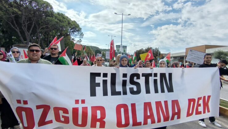 Ayvalık, Filistin’e Destek Yürüyüşüyle Ayağa Kalktı  Ayvalık’ın rüzgarı Gazze’ye ulaştı. Kuzey Ege’den Gazze’ye Selam!