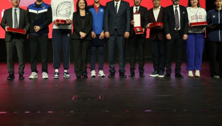 Balıkesir Üniversitesi’ne Türkiye Üniversite Sporları Gecesi’nde Prestijli Ödül