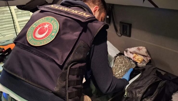 Van’da Görevli Polis Memuru, Kiralık Araçta 16 Kilo Esrarla Yakalandı