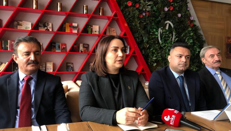 DEVA Partisi Genel Başkan Yardımcısı Zeynep Sudan’dan Kars’ta basın toplantısı düzenledi