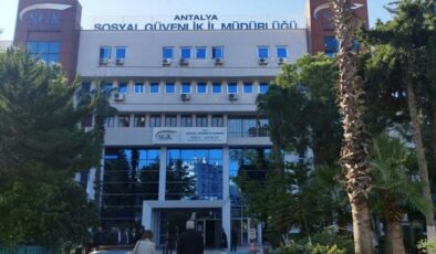 Antalya’da SGK İl Müdürü’nün de Aralarında Bulunduğu 3 Şüpheli Rüşvet Soruşturmasında Tutuklandı